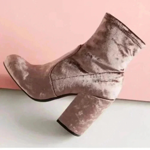 Steve Madden Gaze Bootie in mushroom velvet size 9.5 - Picture 1 of 10